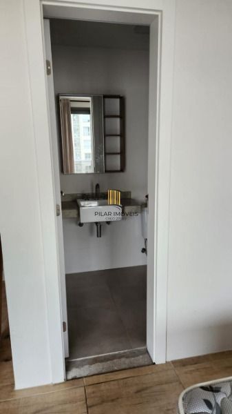Studio em Porto Alegre, no bairro Tristeza, com 1 dormitório(s), e 1 banheiros, à venda.