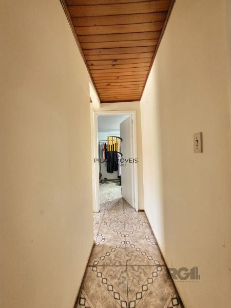 Casa em Porto Alegre, no bairro Restinga, com 5 dormitório(s), e 5 banheiros, à venda.