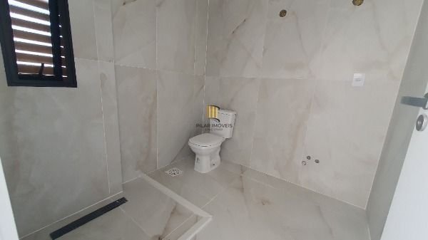 Casa Condominio em Porto Alegre, no bairro Ipanema, com 3 dormitório(s), e 3 banheiros, à venda.
