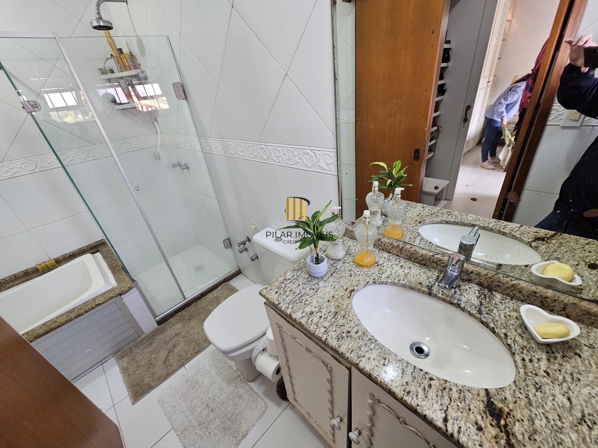 Casa 3 dormitórios + sótão em condomínio Jardim Isabel bairro Ipanema !