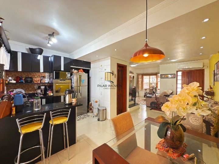 Casa de Condomínio 3 dormitórios no bairro Hípica