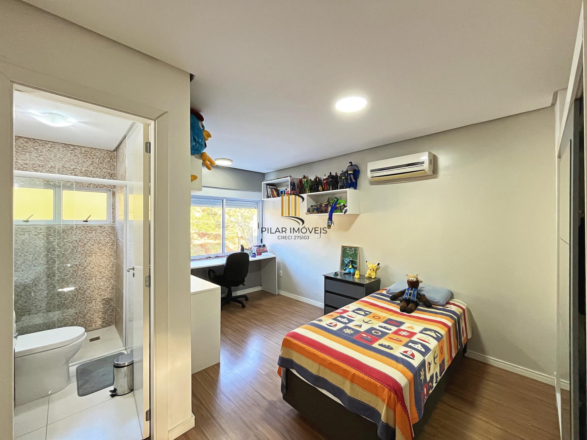 Casa 3 dormitórios no bairro Guarujá