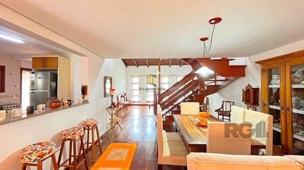 Casa para Venda - 235.64m², 3 dormitórios, sendo 1 suites, 3 vagas - Guarujá