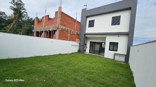 Casa em Porto Alegre, no bairro Hípica, com 3 dormitório(s), e 3 banheiros, à venda.