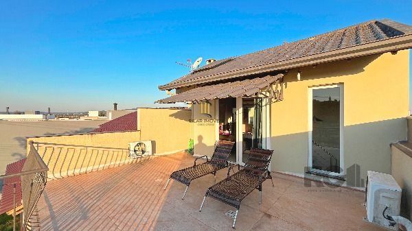 Casa em Porto Alegre, no bairro Hípica, com 3 dormitório(s), e 3 banheiros, à venda.