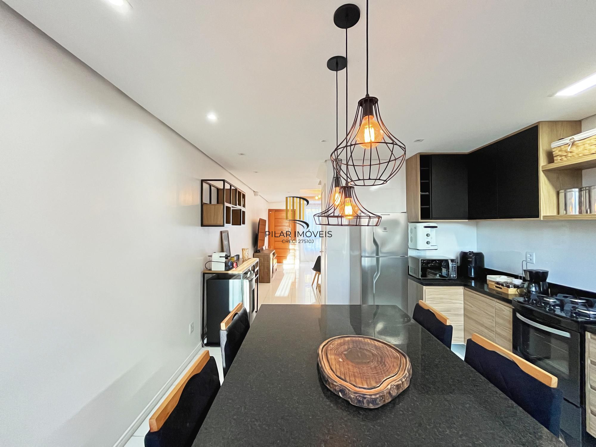 Casa 3 dormitórios no bairro Guarujá