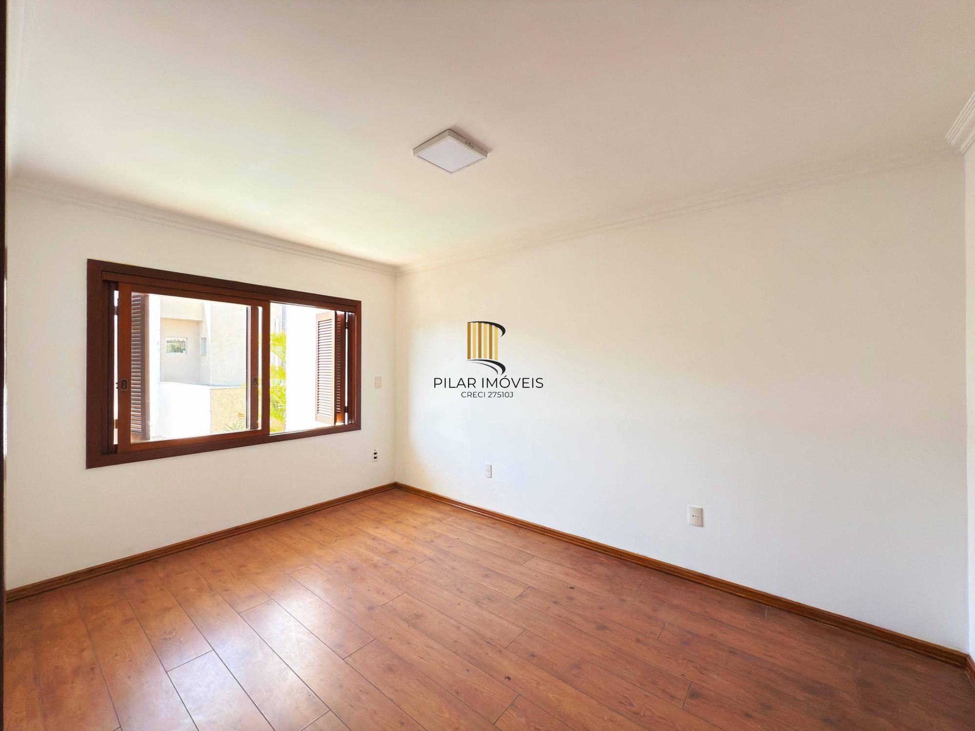 Casa 2 dormitórios no bairro Hípica