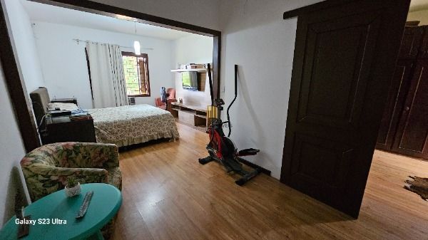 Casa em Porto Alegre, no bairro Belém Novo, com 3 dormitório(s), e 3 banheiros, à venda.
