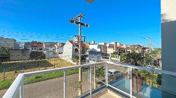 Casa em Porto Alegre, no bairro Hípica, com 3 dormitório(s), e 3 banheiros, à venda.