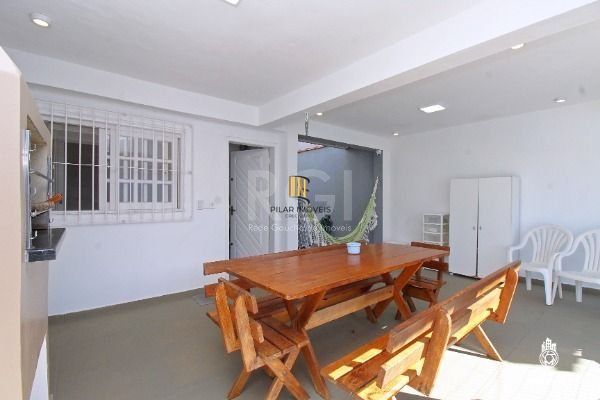 Casa 3 dormitórios no bairro Hípica