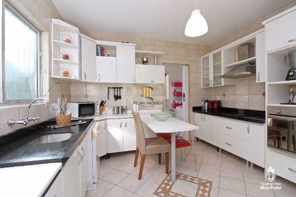 Casa 3 dormitórios no bairro Hípica