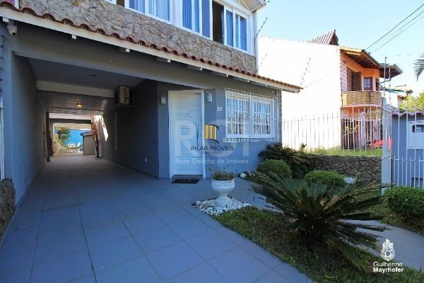 Casa 3 dormitórios no bairro Hípica