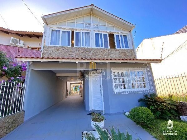 Casa 3 dormitórios no bairro Hípica