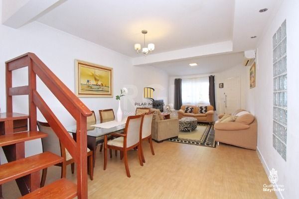 Casa 3 dormitórios no bairro Hípica