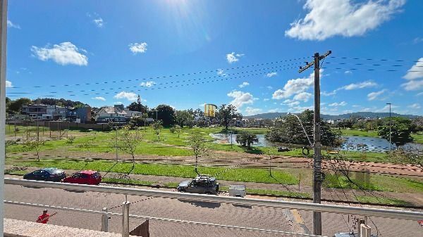 Casa em Porto Alegre, no bairro Hípica, com 3 dormitório(s), e 3 banheiros, à venda.