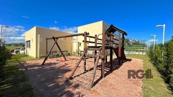 Casa terrea  03 dorm em condominio fechado com total infraestrutura na Zona Sul de Porto Alegre.
