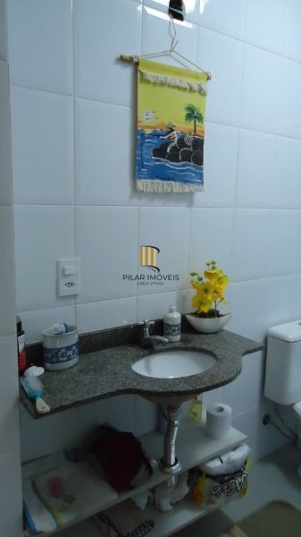 Sítio em Porto Alegre, no bairro Hípica, com 2 dormitório(s), e 2 banheiros, à venda.