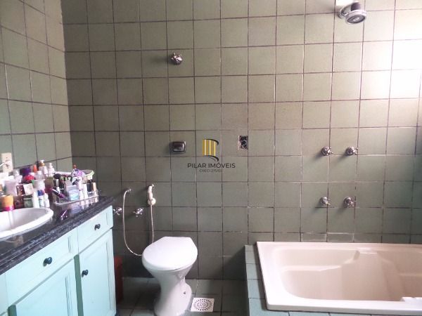 Casa para Venda - 287m², 4 dormitórios, sendo 1 suites, 4 vagas - Tristeza