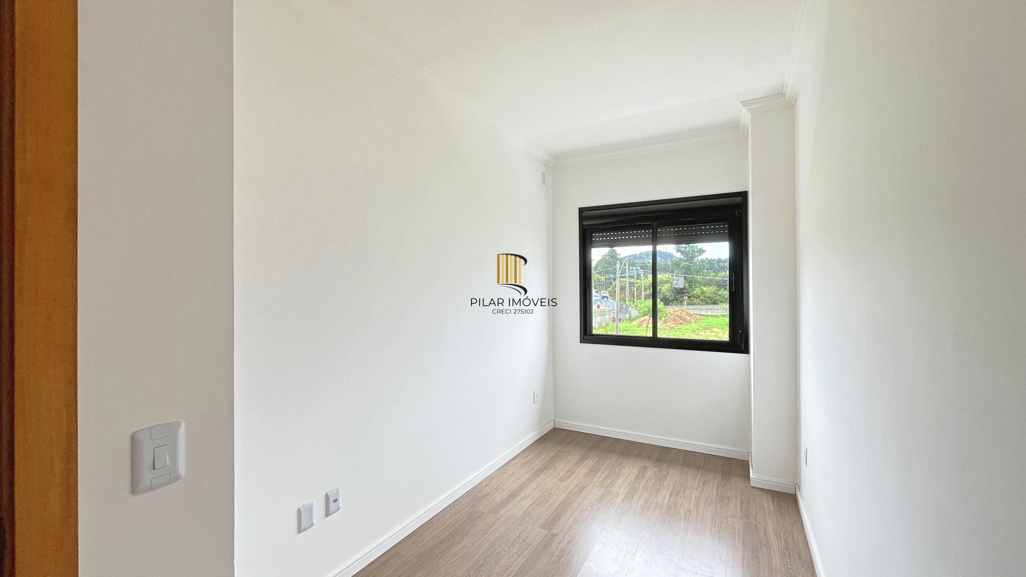 Casa em Porto Alegre, no bairro Hípica, com 3 dormitório(s), e 3 banheiros, à venda.