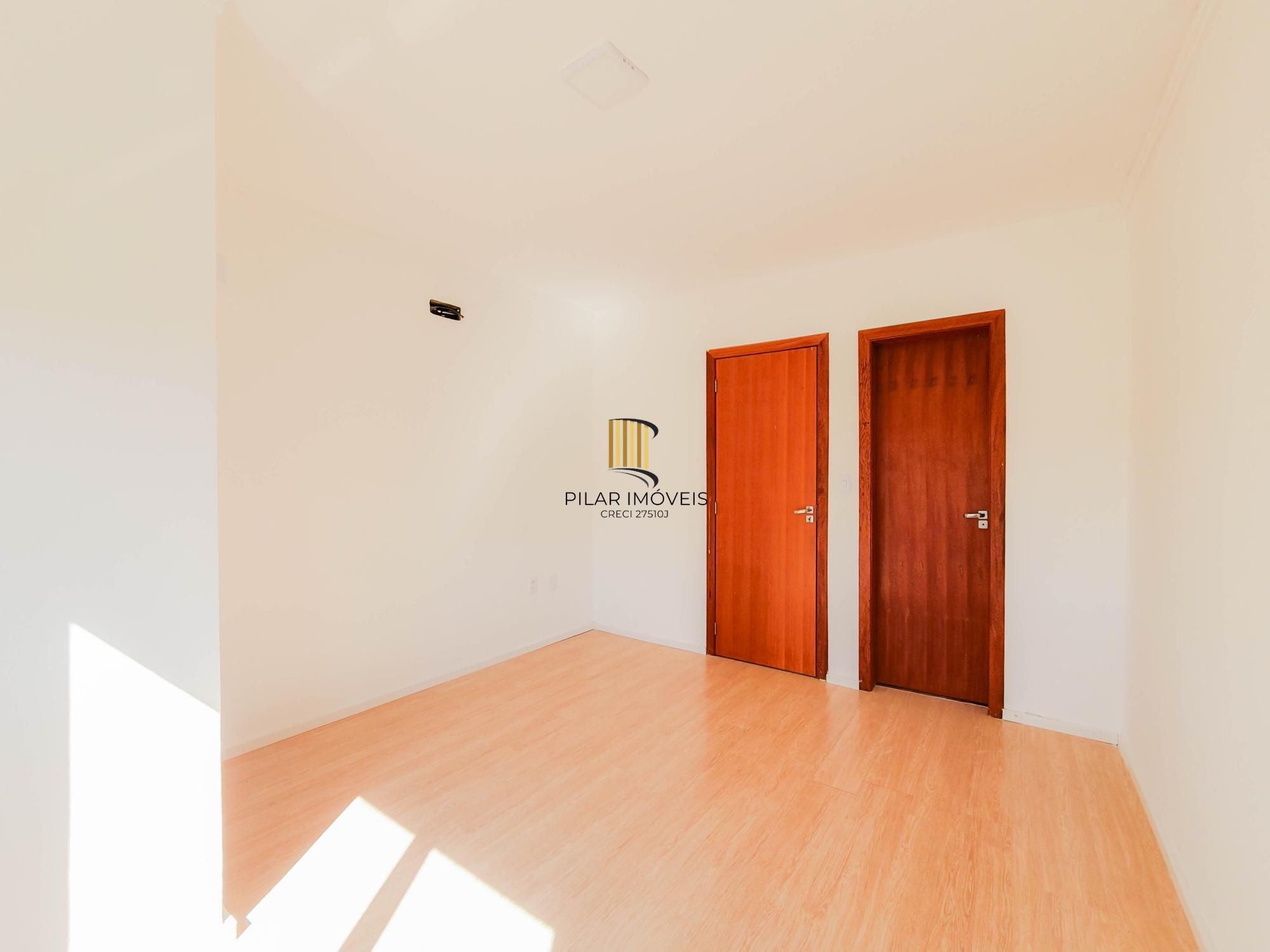 Casa 3 dormitórios no bairro Guarujá