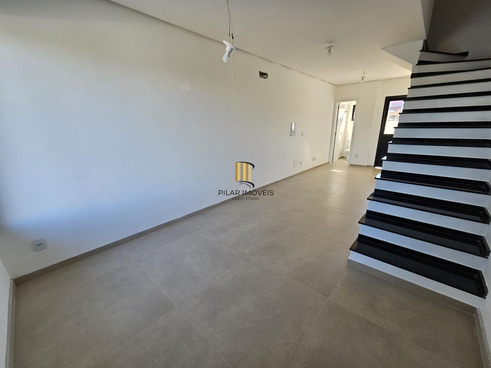 Casa 2 dormitórios no bairro Hípica