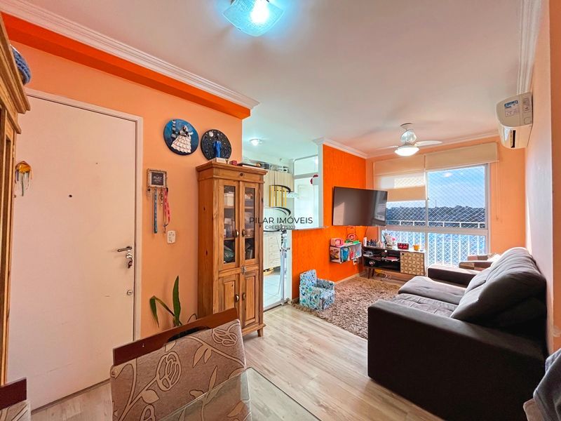 Apartamento 2 dormitórios, com suíte, churrasqueira, e vaga escriturada.