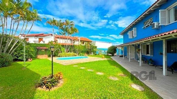 Casa em Porto Alegre, no bairro Ipanema, com 3 dormitório(s), à venda.