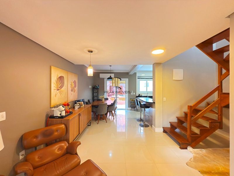 Casa com vista para o Rio e 3 dormitórios