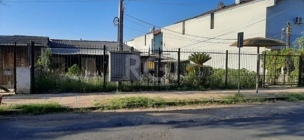 Terreno em Porto Alegre, no bairro Camaquã, à venda.