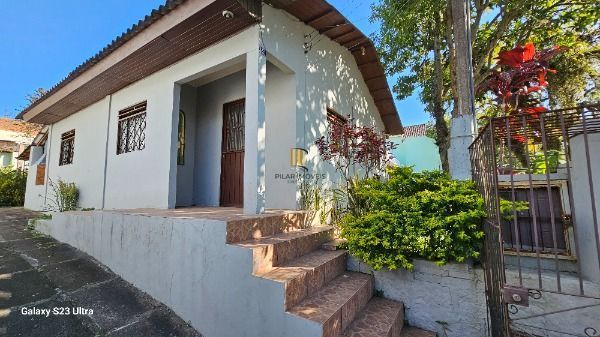 Casa em Porto Alegre, no bairro Tristeza, com 3 dormitório(s), e 3 banheiros, à venda.