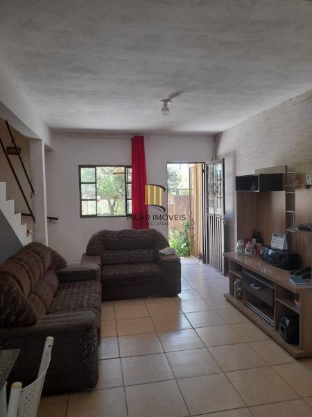 Casa em Porto Alegre, no bairro Belém Novo, com 2 dormitório(s), e 2 banheiros, à venda.
