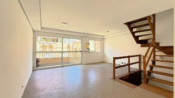 Casa Condominio em Porto Alegre, no bairro Pedra Redonda, com 3 dormitório(s), e 3 banheiros, à venda.