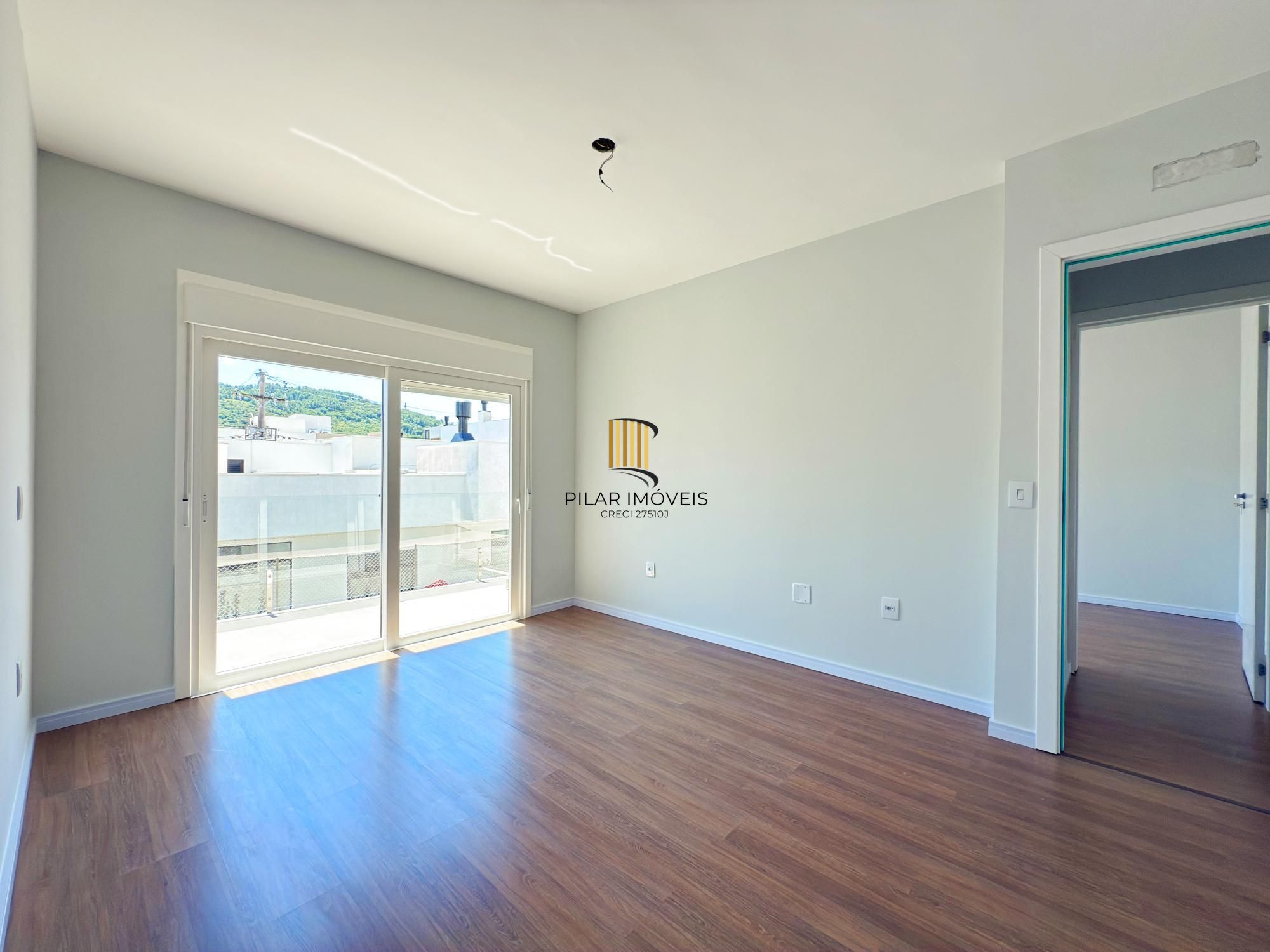 Casa 4 dormitórios( 1 dorm térreo) no Condomínio Villa Amalfi, na zona sul de Porto Alegre.