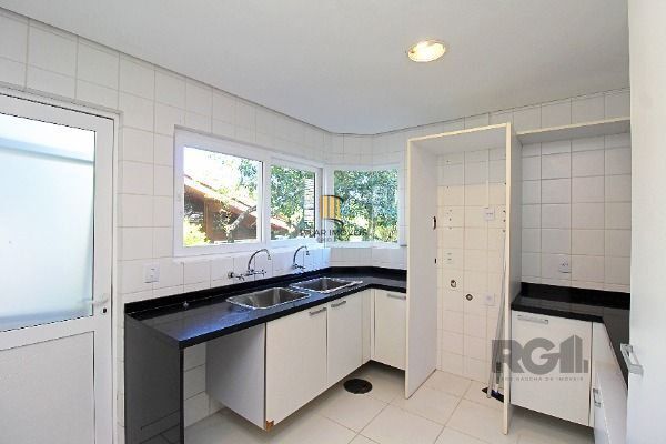 Casa no Jardim do Sol com 4D, sendo 2 suítes e 4 vagas de garagem