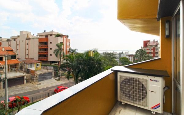 Apartamento em Porto Alegre, no bairro Santa Tereza, com 3 dormitório(s), e 3 banheiros, à venda.