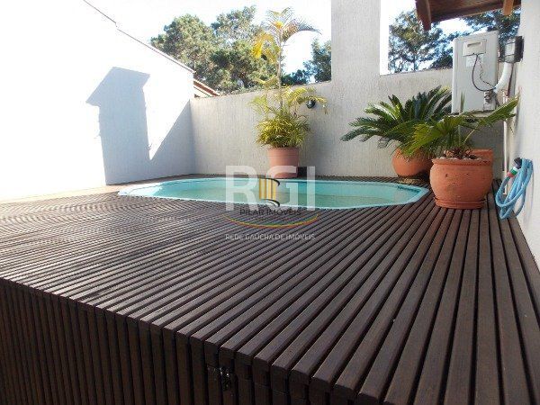 Casa 4 dormitórios no bairro Ipanema