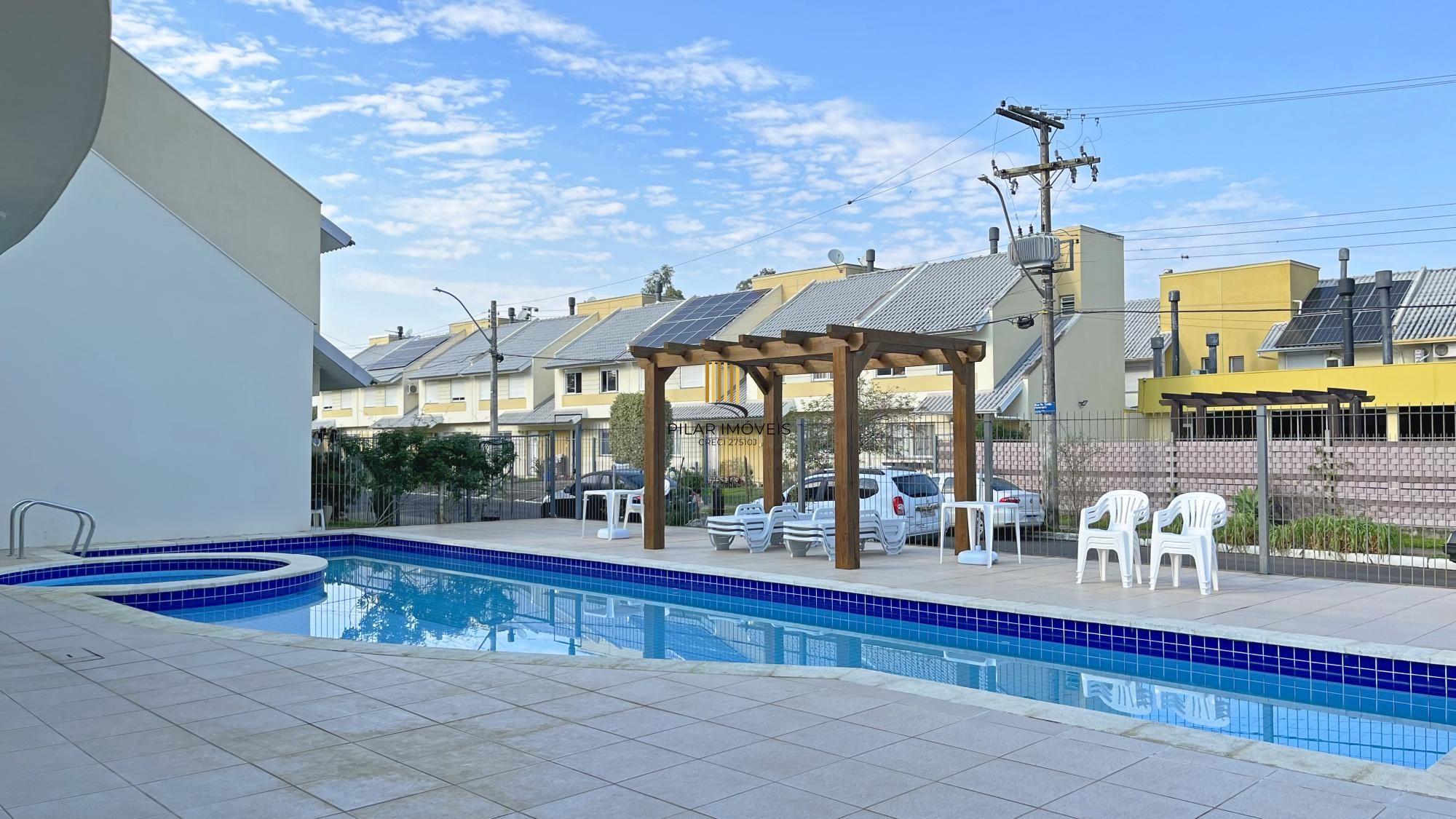 Residência 3 dormitórios sendo 1 suíte em condomínio fechado