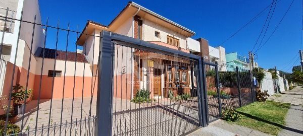 Casa para Venda - 239m², 5 dormitórios, sendo 1 suites, 4 vagas - Hípica