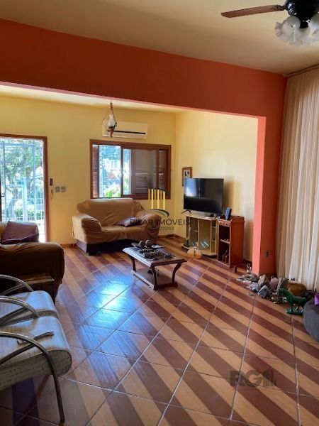 Casa 3 dormitórios no bairro Nonoai