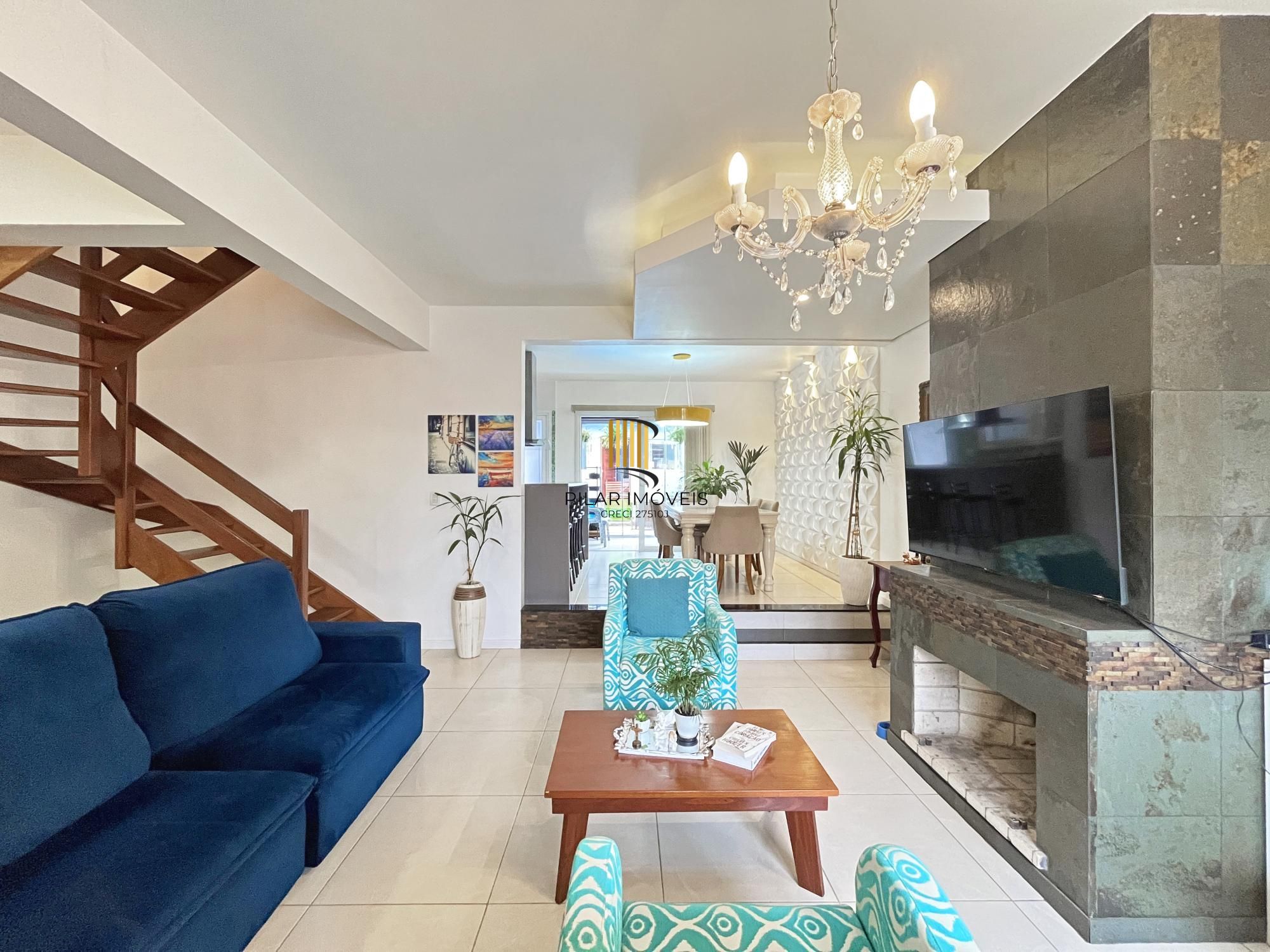 Casa 4 dormitórios no bairro Hípica