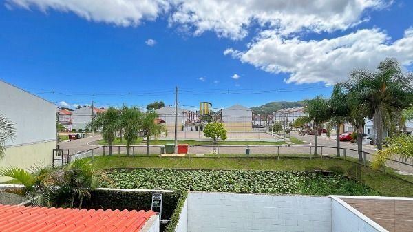 Casa 3 dormitórios no bairro Hípica