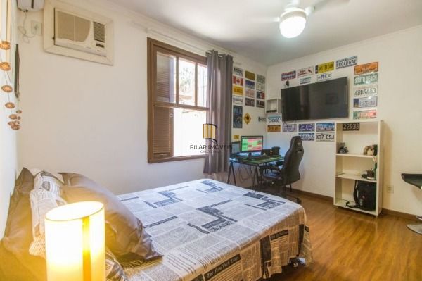 Casa para Venda - 300m², 4 dormitórios, sendo 1 suites, 8 vagas - Imperial Parque