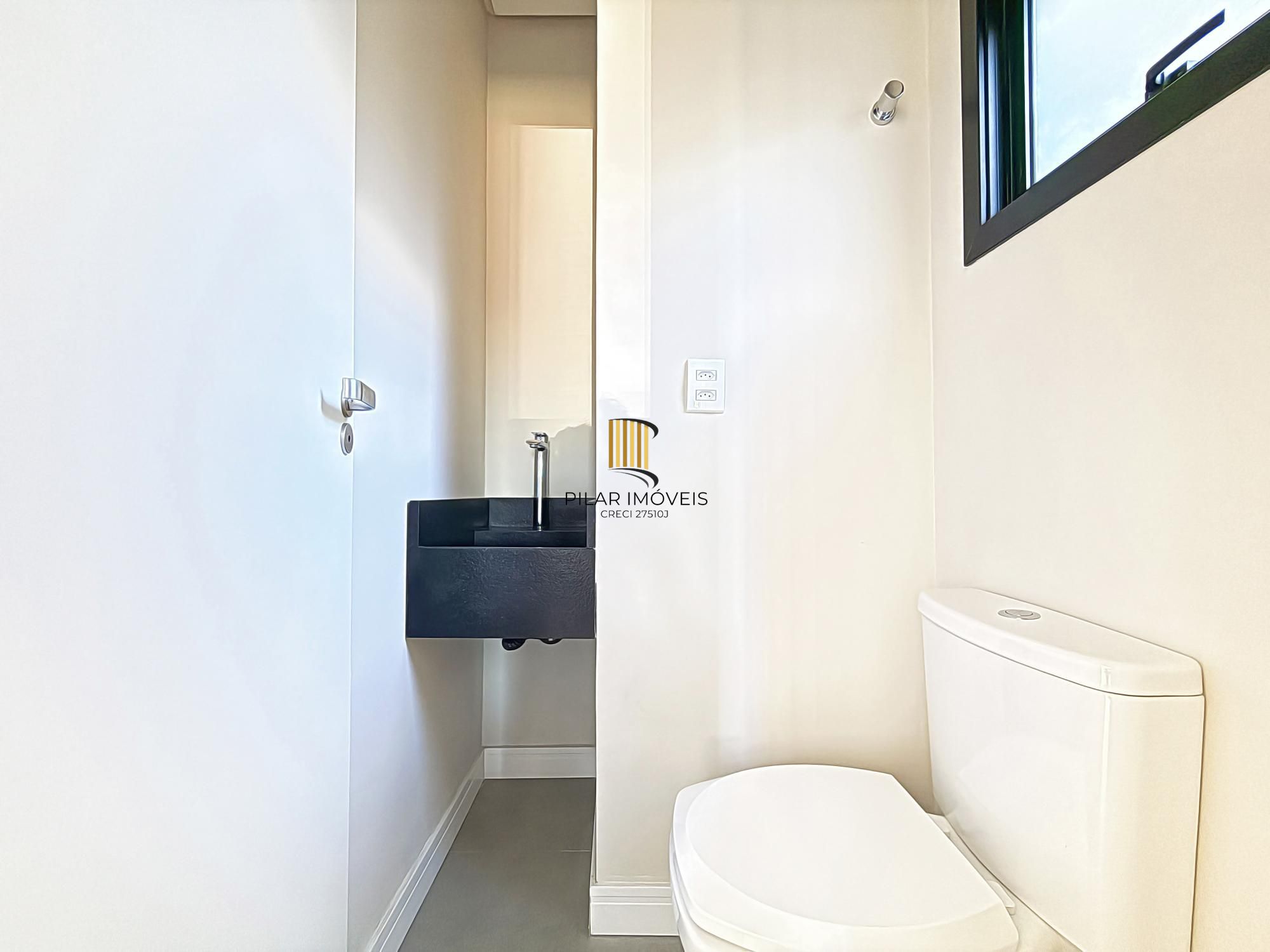 Residência  com 3 suítes no Lagos de Nova Ipanema