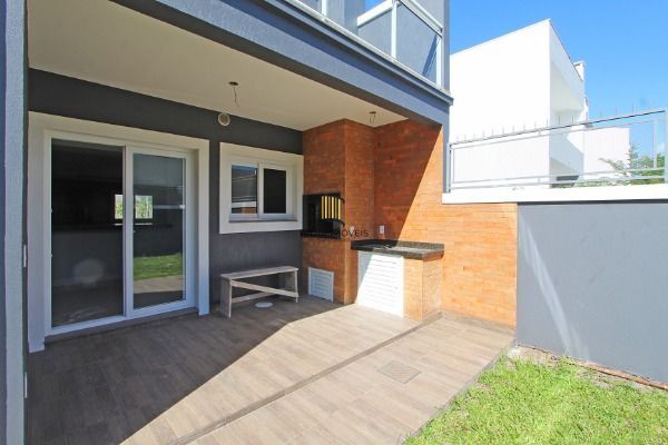 Casa 3 dormitórios no bairro Hípica