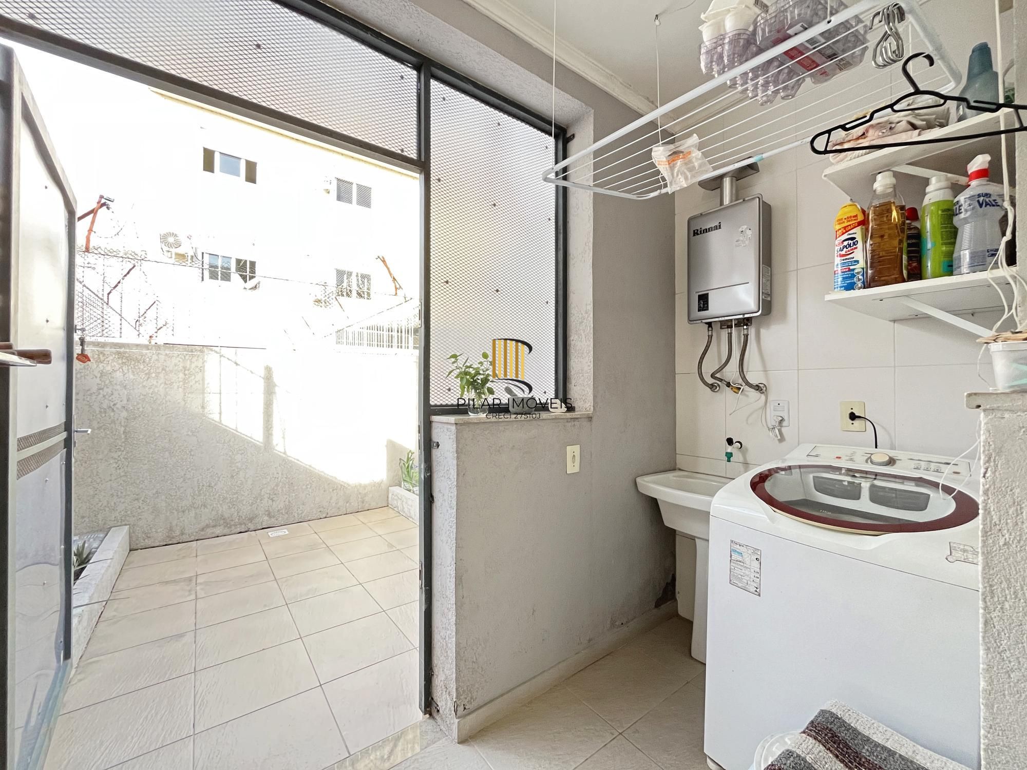 Casa 2 dormitórios no bairro Hípica