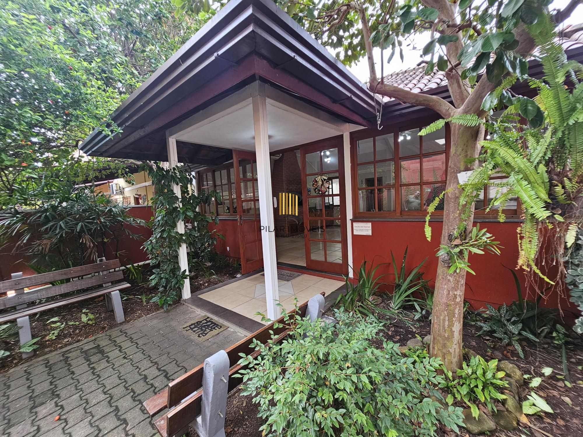 Casa 3 dormitórios em condomínio no bairro Camaquã, a 50 mts da Otto Niemayer.