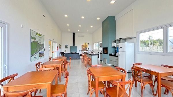 Casa Condominio em Porto Alegre, no bairro Hípica, com 3 dormitório(s), e 3 banheiros, à venda.
