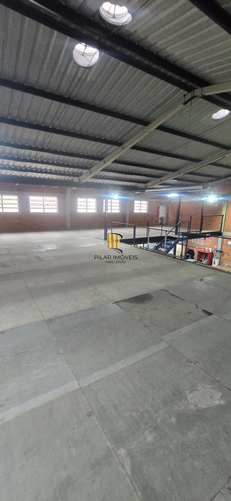 Pavilhão Comercial à Venda