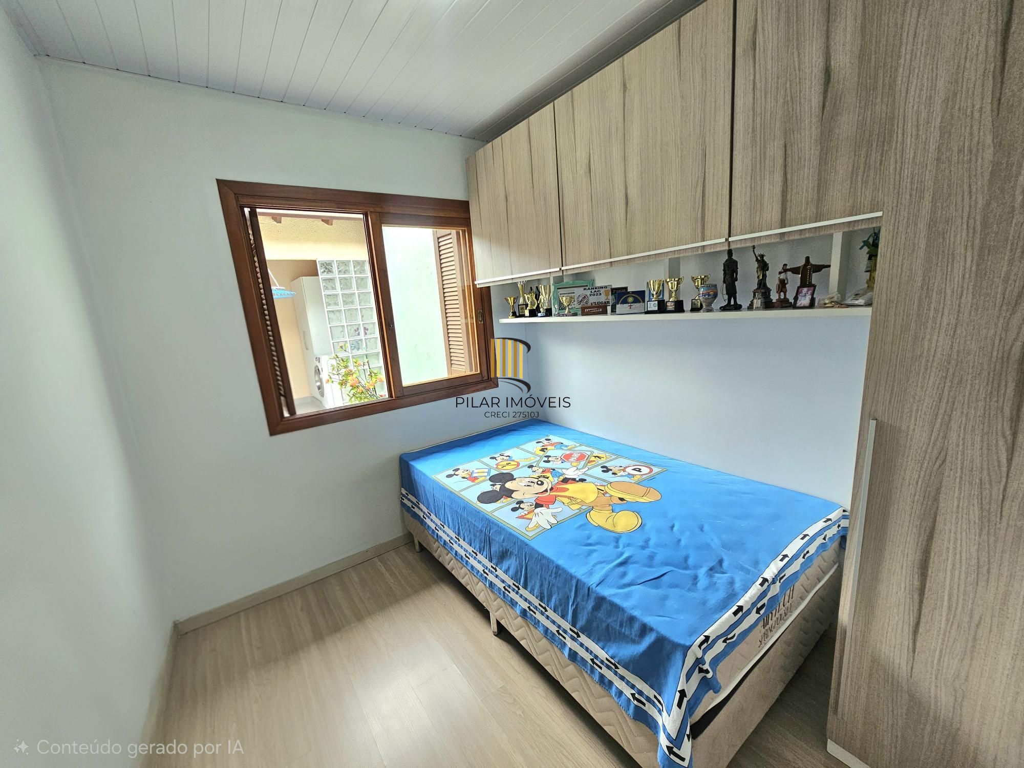 Casa 3 dormitórios 2 banheiros quiosque com churrasqueira cozinha gourmet moveis sob medida e garagem coberta na zona sul de Porto Alegre !