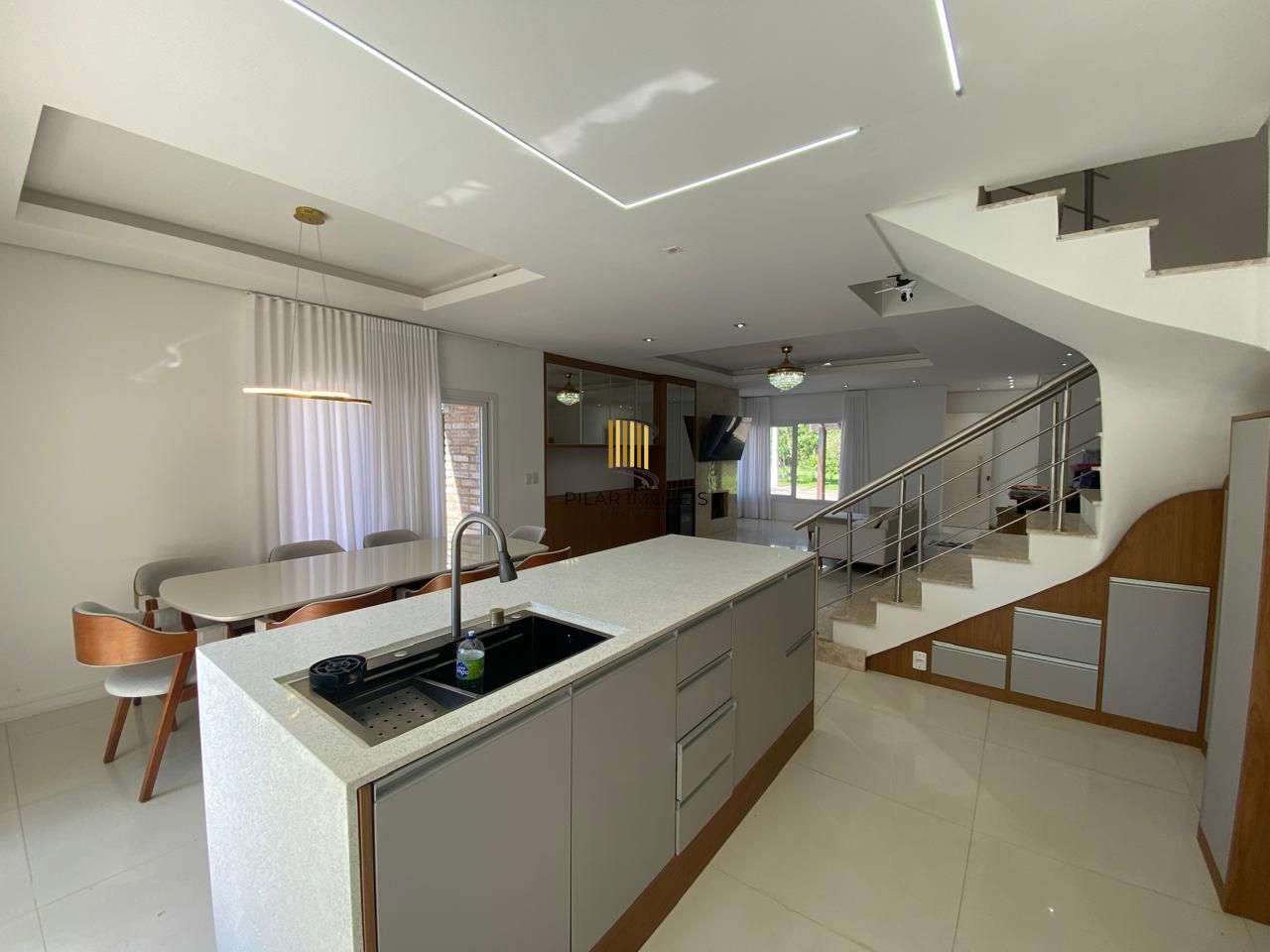 Casa em condomínio semimobiliada, no Lagos de Nova Ipanema